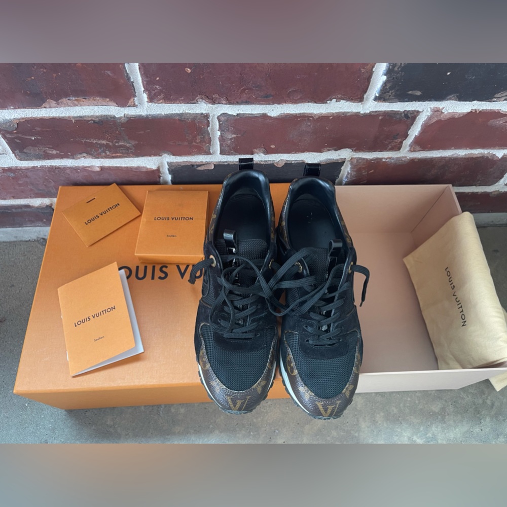 Louis Vuitton Run Away Sneaker size:36